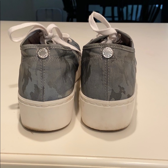 Platform camo Steve Madden shoes - Picture 2 of 5